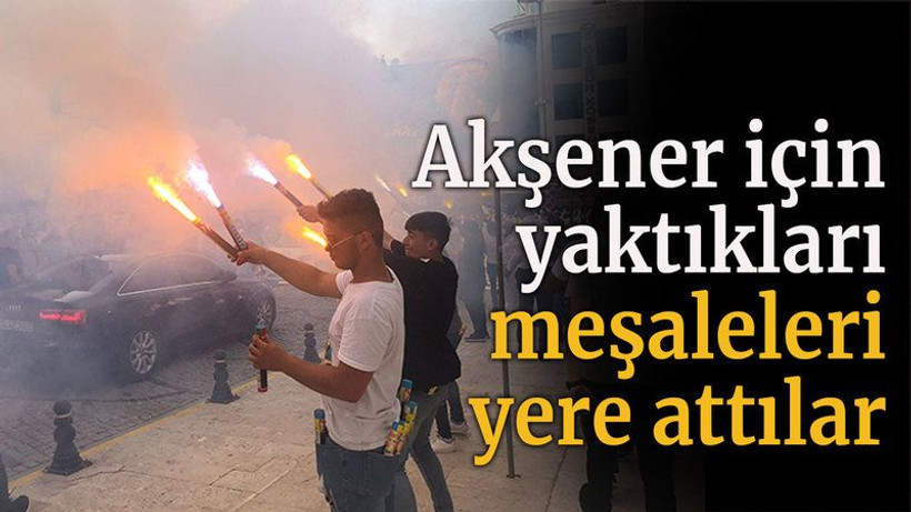 Gündüz vakti havai fişek gösterisi Akşener için yaktıkları meşaleleri yere attılar